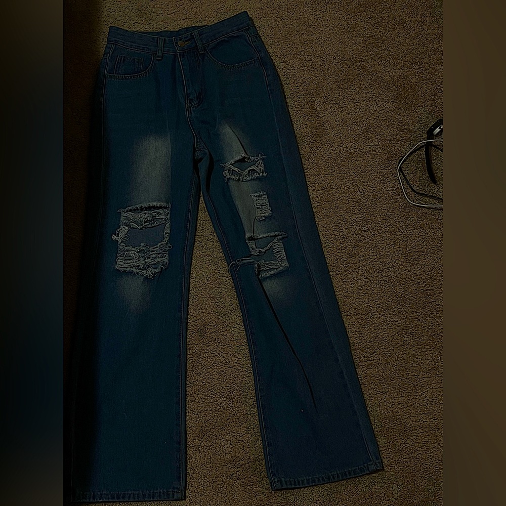 This is a xs flare distressed jeans, they’re brand new , brought wrong size